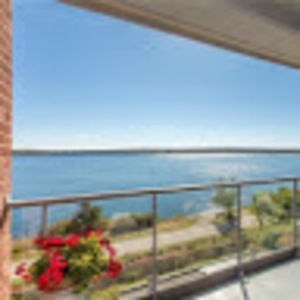 Meet your Posher, Signature